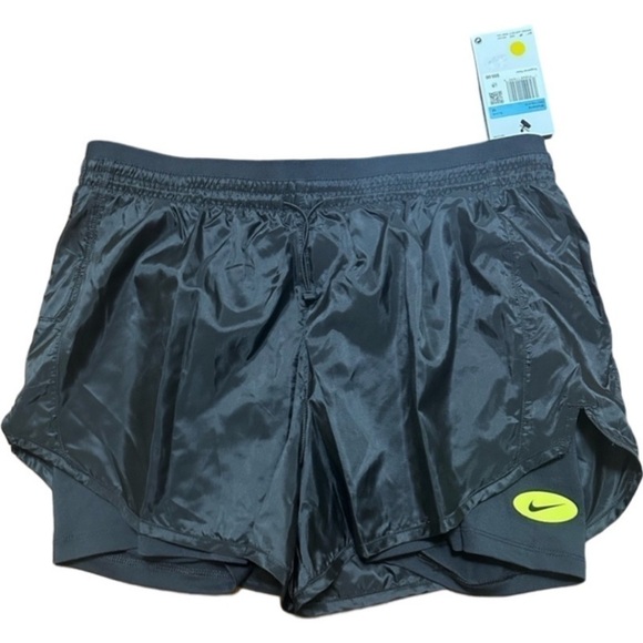NWT Nike | Icon Clash Tempo Luxe Black Running Shorts Medium, workout, athletic - Picture 3 of 6